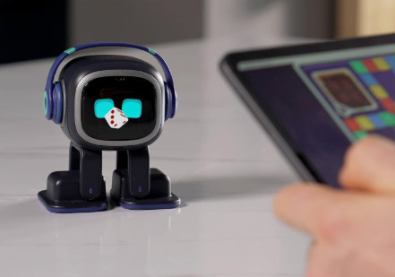 Reemo AI Desk Assistant