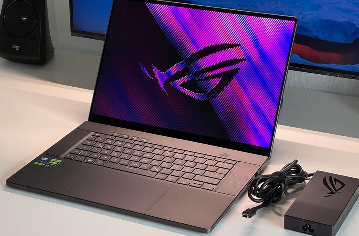Asus ROG Zephyrus G16 2026 review product photo for Numerello showcasing the 2.5K 240Hz ROG Nebula OLED display, CNC aluminum chassis, and RTX graphics performance callouts.