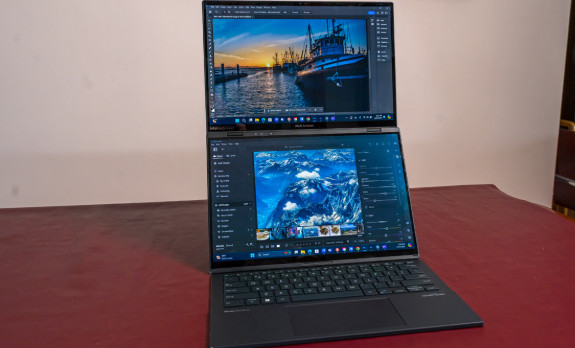 Asus Zenbook Duo 2026 review product photo for Numerello showcasing dual 14-inch 3K OLED touchscreens, detachable Bluetooth keyboard, and Intel Core Ultra callouts.