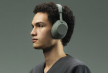 Sony WH-1000XM6 review product photo for Numerello showcasing QN2 HD noise canceling chip, LDAC high-res audio, and foldable design callouts.