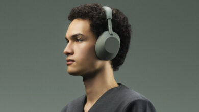 Sony WH-1000XM6 review product photo for Numerello showcasing QN2 HD noise canceling chip, LDAC high-res audio, and foldable design callouts.