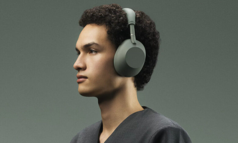 Sony WH-1000XM6 review product photo for Numerello showcasing QN2 HD noise canceling chip, LDAC high-res audio, and foldable design callouts.