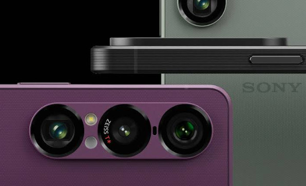 Sony Xperia 1 VII review product photo for Numerello showcasing 4K OLED display, Exmor T camera system, and 3.5mm audio jack callouts.